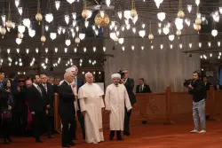 Pope visits Istanbul’s Blue Mosque, but does not pray, as he focuses on unifying Christians